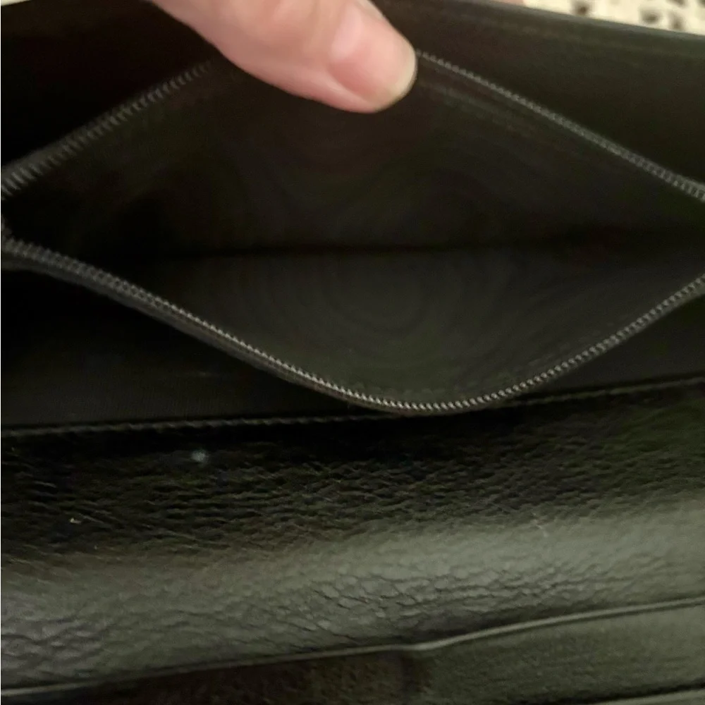 Vintage Authentic Gucci GG Canvas&Leather Bifold Wallet| Black/Gold Hardware - Picture 8 of 10